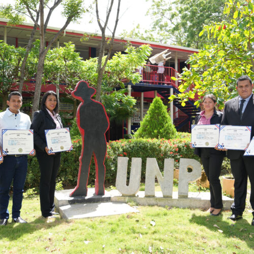 Nuevos Profesionales, se gradúan en el Centro Universitario Regional Héroes y Mártires del Frente Sur, Benjamín Zeledón, UNP Rivas.